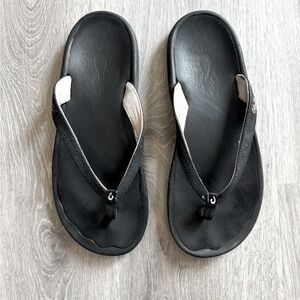 Olukai Hoopio Black Flop Flops Size 7